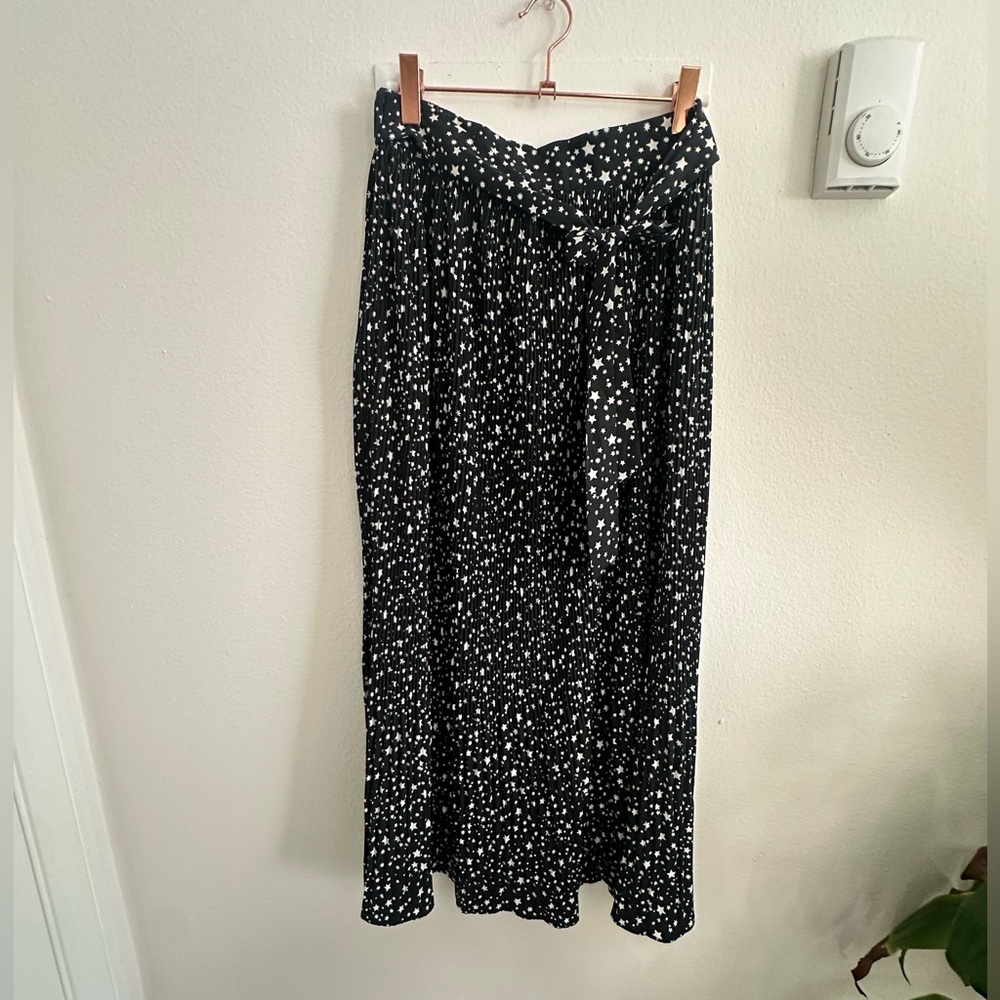 Black and white star print pleated skirt - Picture 2 of 4
